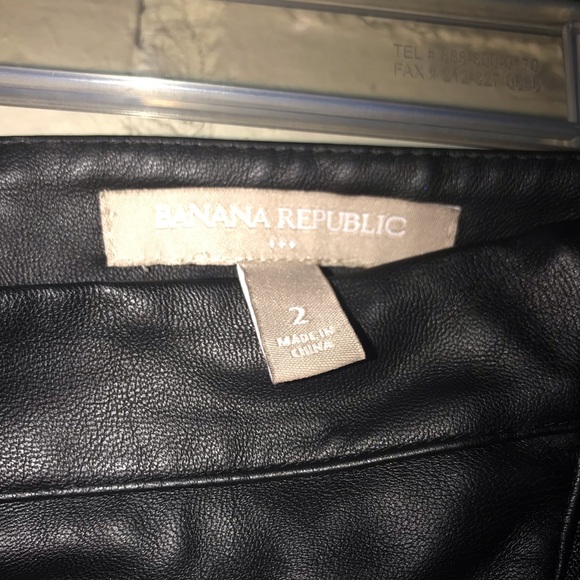 Banana Republic Faux Leather Skirt - Size 2 - Picture 3 of 3
